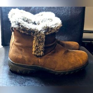 Khombu Lindsey Women’s Brown Suede Ankle Winter Boots Size 9